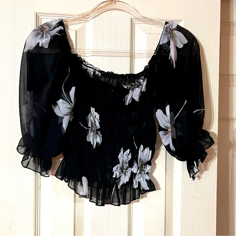 🌟NWOT Women’s See Thru Floral Crop Top🌟